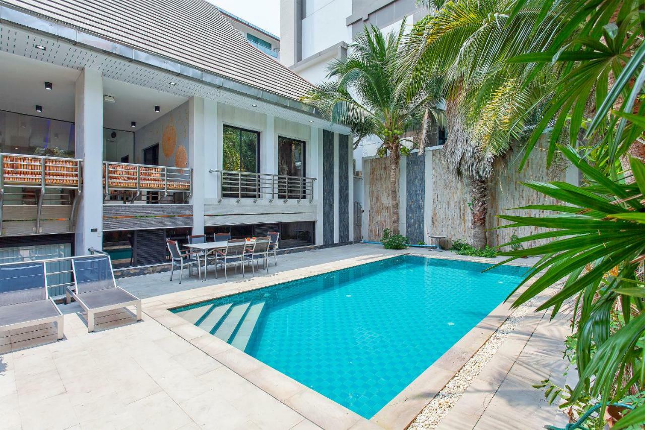 Royale Grand Villa パッタヤー エクステリア 写真